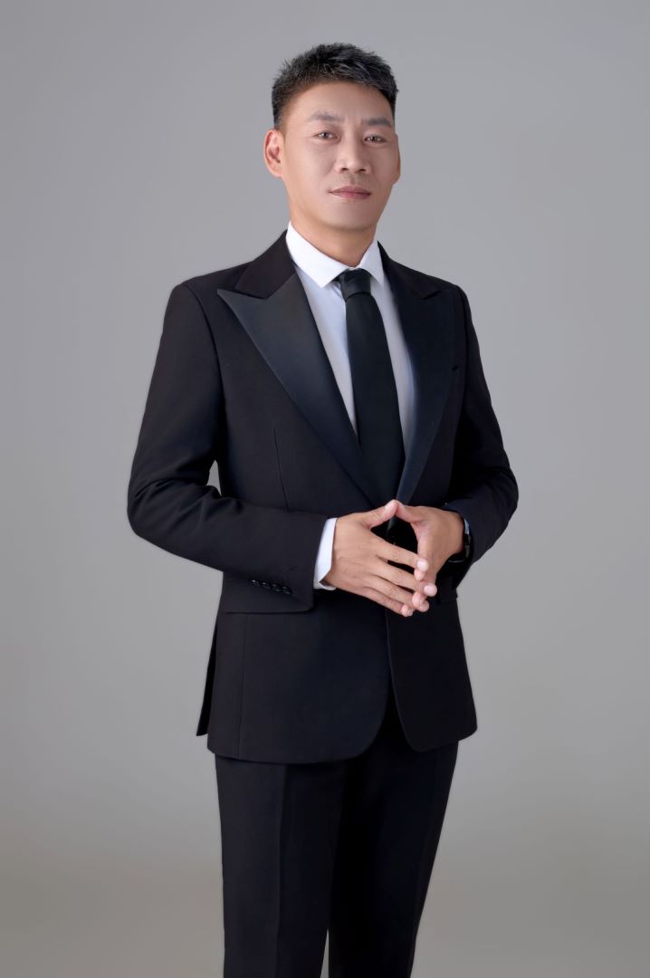 首席設(shè)計(jì)師:馮志剛